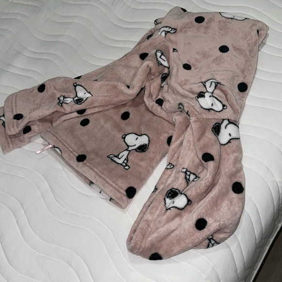 Robe - Picture 1 of 3